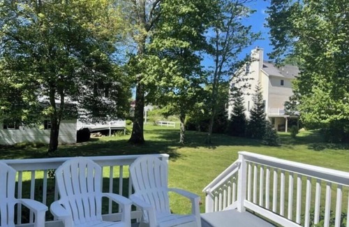 South Kingstown Casa | Beautiful large 4-bedroom house with AC and WiFi: South Kingstown Rhode Island.