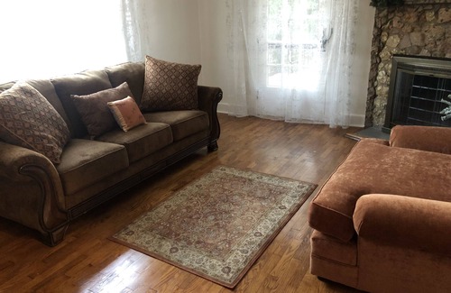 Chardon Casa | Beautiful Last minute house to rent for solar eclipse weekend