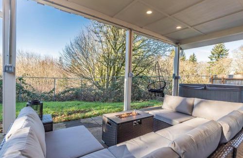 Marylhurst Casa | Beautiful like new home in a quiet neighborhood