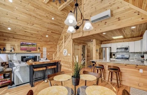 Lake Ariel Cabina | Beautiful Lodge in The Hideout!!