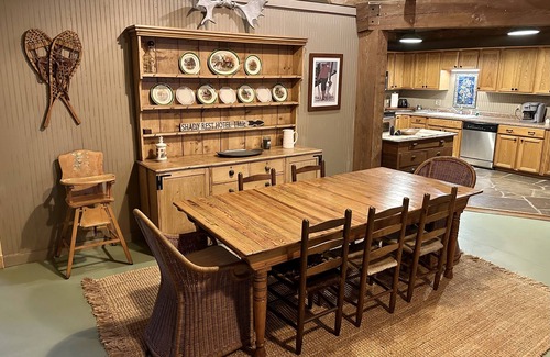 Welcome Cabina | Beautiful lodge on 15 acres of land with a river trail. 10 mins to Greenville.