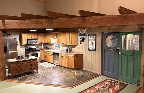 Welcome Cabina | Beautiful lodge on 15 acres of land with a river trail. 10 mins to Greenville.
