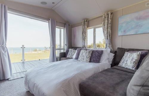 Sheerness Casa | Beautiful lodge - stunning sea views, dog friendly