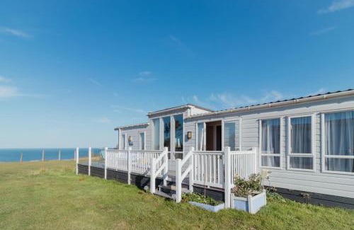 Sheerness Casa | Beautiful lodge - stunning sea views, dog friendly