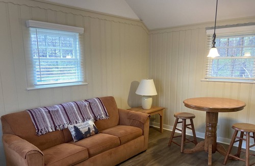 Lake Placid Cabina | Beautiful Lodging in the Heart of Lake Placid room 3/4