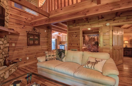 Maggie Valley Cabina | Beautiful Log Cabin with Panoramic Views