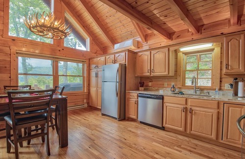 Maggie Valley Cabina | Beautiful Log Cabin with Panoramic Views
