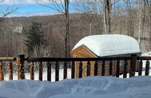 West Dover Casa | Beautiful Log Cabin Home