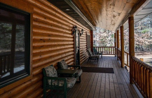 Arkdale Casa | Beautiful Log Cabin Style House 10 min from Petenwell Lake