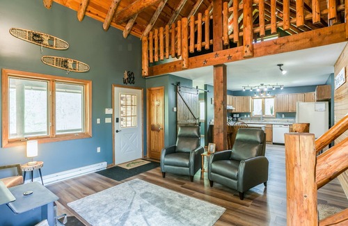 Bloomfield Cabina | Beautiful Log Cabin Tucked Away on 5 Acres