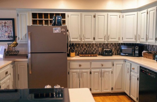 Suttons Bay Casa | Beautiful Log Cabin on the Bay!