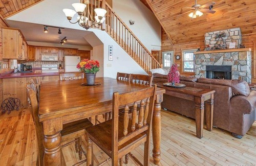 Waynesville Casa | Beautiful log cabin near Maggie Valley, NC