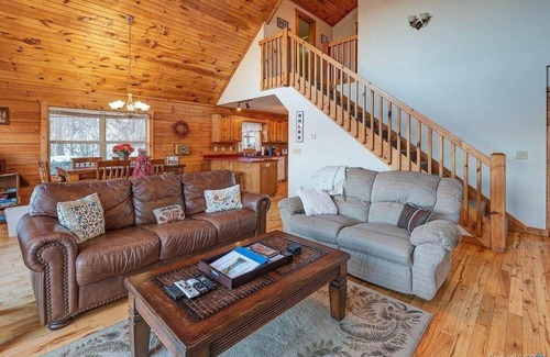 Waynesville Casa | Beautiful log cabin near Maggie Valley, NC