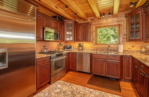 West Dover Cabina | Hermosa casa de madera cerca del monte Nieve con bañera de hidromasaje y sauna.