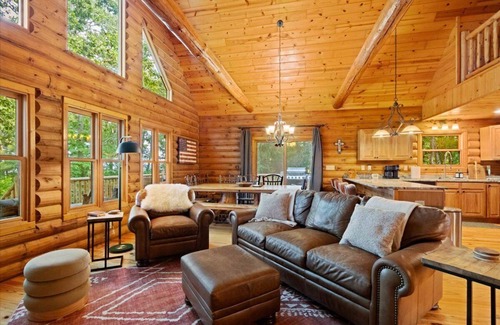 Big Bay Casa | BEAUTIFUL LOG HOME ON THE WESTERN SHORES OF LAKE PETENWELL