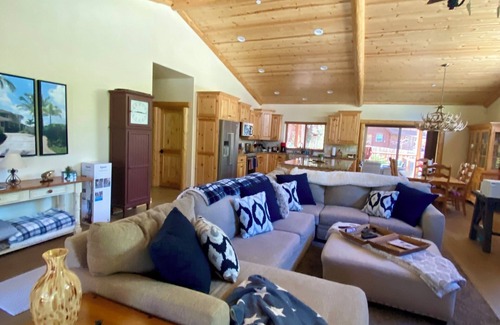 Eagle Mountain Estates Casa | Beautiful Log Style Home in Eagle Mountain Estates, Big Bear Lake.