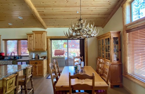 Eagle Mountain Estates Casa | Beautiful Log Style Home in Eagle Mountain Estates, Big Bear Lake.