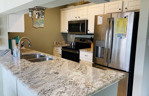 Long Beach Condominio | Beautiful Long Beach Condo with Ocean View!