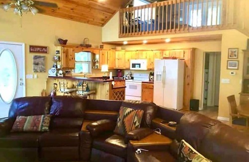 Andrews Cabina | Beautiful Long Range Views in the Smokey Mountains