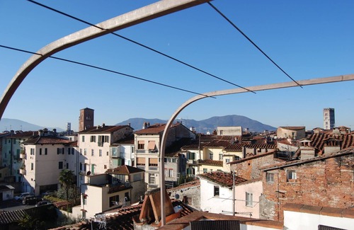 Lucca Historical Center Apartamento | Hermosa Lucchese Apartamento con impresionantes vistas