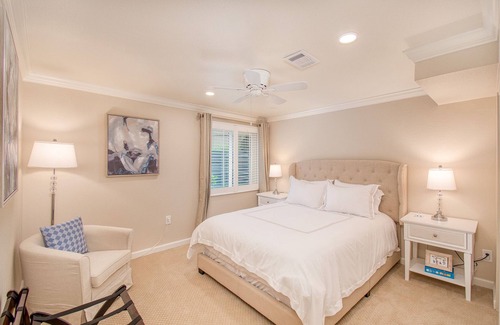 Aurora Casa | Beautiful…Luxe 3 Bed Guest Suite, Private Entrance, Full Kitchen, Patio and WIFI