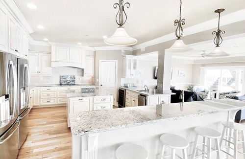 Ocean Isle Beach Casa | Uno de los preciosos gemelos personalizados de OIB: lujo frente al mar