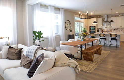 Mount Pleasant Casa | Beautiful luxurious executive home located eight minutes from beach and golf.