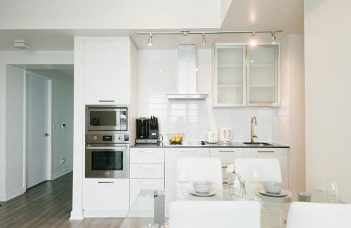 Toronto Entertainment District Apartamento | Beautiful Luxurious Modern Condo With Breathtaking Views