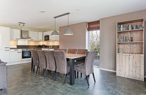 Ouddorp Casa | Beautiful luxury design vacation homes, only two minutes from the beach with jacuzzi, trampoline and porch (dogs allowed).