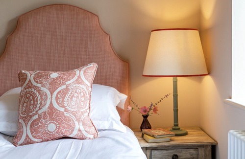 Little Coxwell Casa | Beautiful luxury family holiday barn in Cotswolds with hot tub - pets welcome