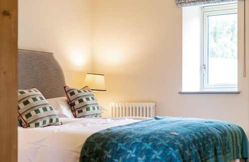 Little Coxwell Casa | Beautiful luxury family holiday barn in Cotswolds with hot tub - pets welcome
