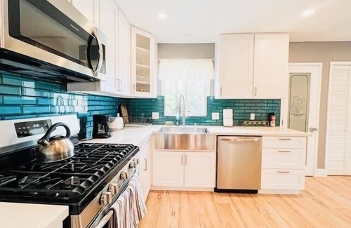 West Hills Casa | Beautiful Luxury Four bedroom Estates with the swimming pool and Barbeque /Prime