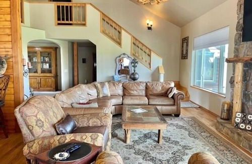 Timber Ridge Ranch Casa | Beautiful Luxury Home with Mountain Views. Close to Hot Springs and Wolf Creek Ski Area.