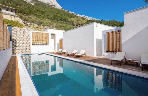 Marusici Casa | Beautiful Luxury Villa in fabulous Omiš with fitness room, WiFi, AC