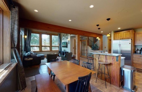 Crested Butte South Casa | Beautiful modern retreat nestled in a quiet, casual neighborhood in CB South!