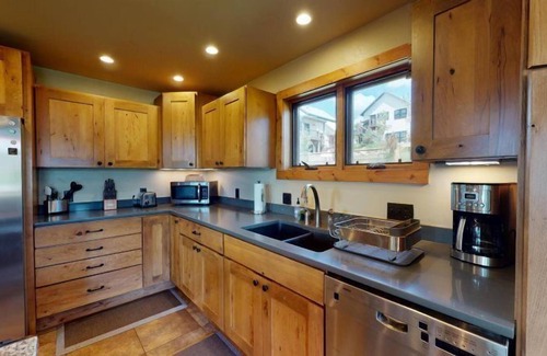 Crested Butte South Casa | Beautiful modern retreat nestled in a quiet, casual neighborhood in CB South!