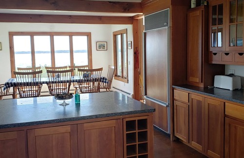 New Harbor Casa | Beautiful Maine coastal home w/ hot tub and gourmet kitchen! Right on the water!