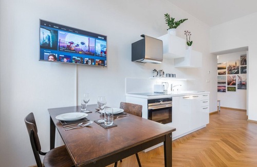 Andel Apartamento | Beautiful Mala Strana Studio by easyBNB