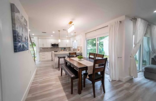 Cutler Bay Casa | Beautiful Miami Family Lake House OR in Tranquil Community 3 Beds/2Bath 6 Guests