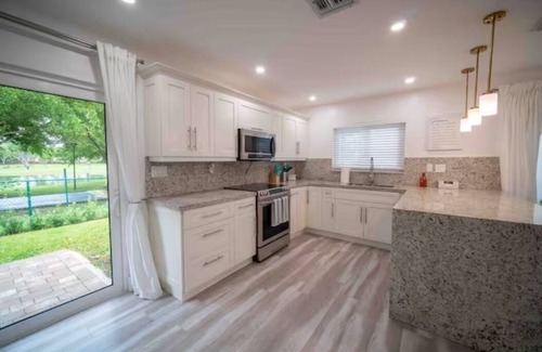 Cutler Bay Casa | Beautiful Miami Family Lake House OR in Tranquil Community 3 Beds/2Bath 6 Guests