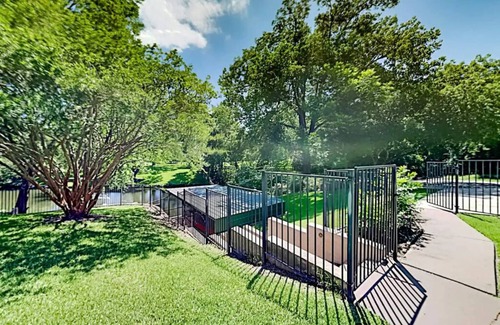 Austin Casa | Beautiful Mid-Century Modern Lakehouse