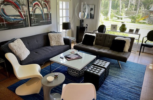 Fox Point Casa | Beautiful Milwaukee North Shore Home!- 15 minutes from downtown