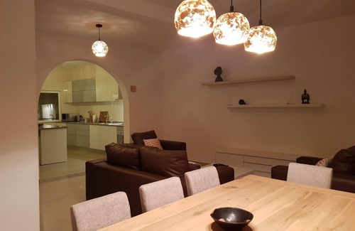 Praia Apartamento | Hermoso y moderno apartamento de 3 habitaciones. Hogar lejos del hogar. <3