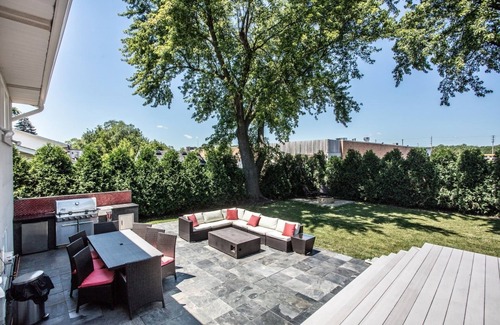 Elk Grove Village Casa | Beautiful Modern 4 bedroom/3bath Retreat