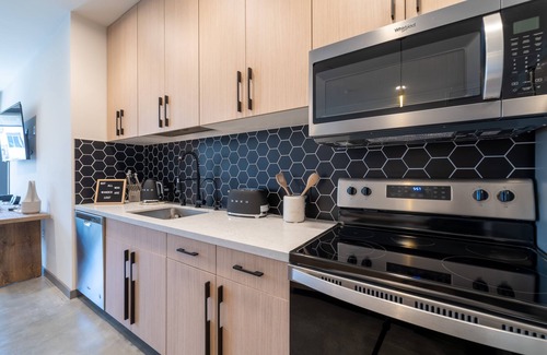 Vista Apartamento | Beautiful Modern 2-Bed in DT Vista!