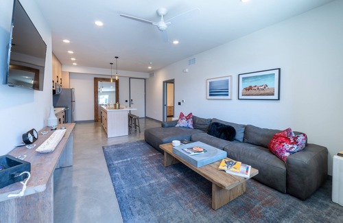Vista Apartamento | Beautiful Modern 2-Bed in DT Vista!