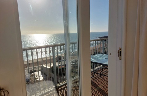 Ventnor Apartamento | Precioso ático moderno de 3 dormitorios, a tiro de piedra de la playa.