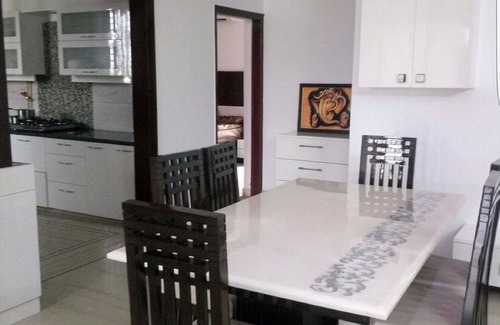 Faridabad Apartamento | Beautiful Modern 3 Bhk for Guest