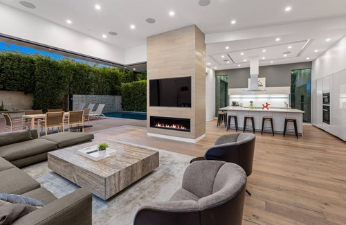 Beverly Grove Villa | Beautiful Modern 4 Bedroom Villa w/ Pool & Hot tub