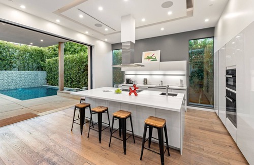 Beverly Grove Villa | Beautiful Modern 4 Bedroom Villa w/ Pool & Hot tub